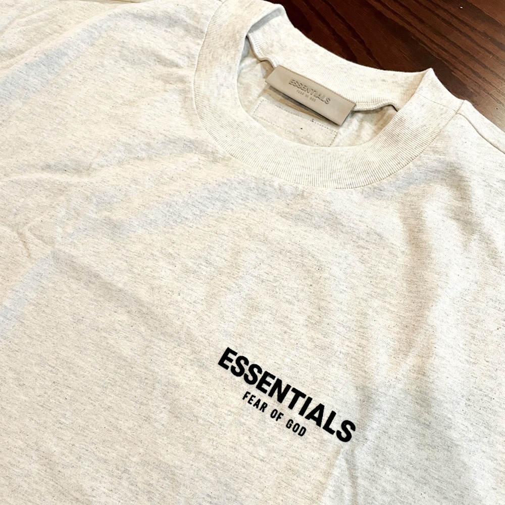 Essentials gray XL t-shirt.